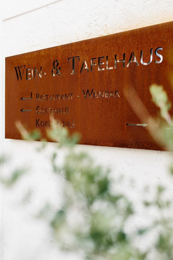 Wein- & Tafelhaus Hotel Тритенхайм Екстериор снимка