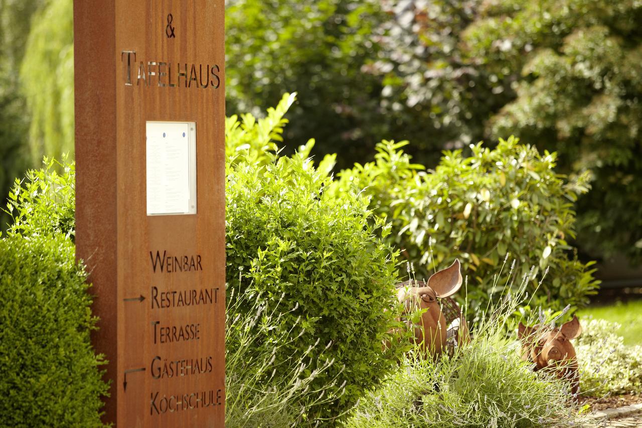 Wein- & Tafelhaus Hotel Тритенхайм Екстериор снимка