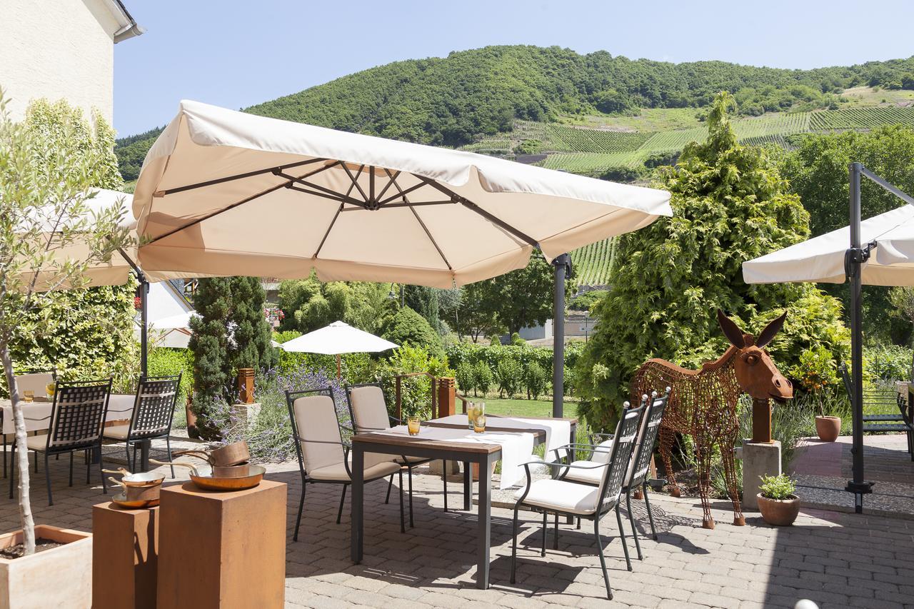 Wein- & Tafelhaus Hotel Тритенхайм Екстериор снимка
